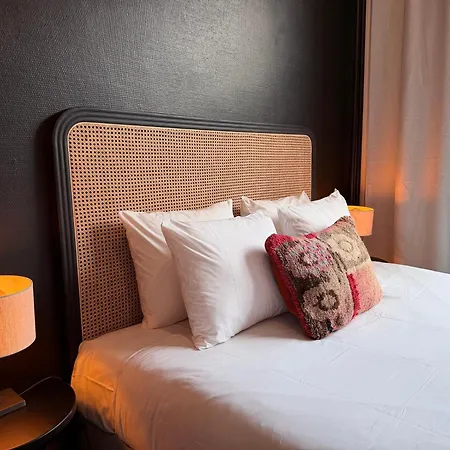 Cosy 2-bedroom For 4 Guests Near Sint-pieters Station, Perfect For Exploring Historic Appartement *