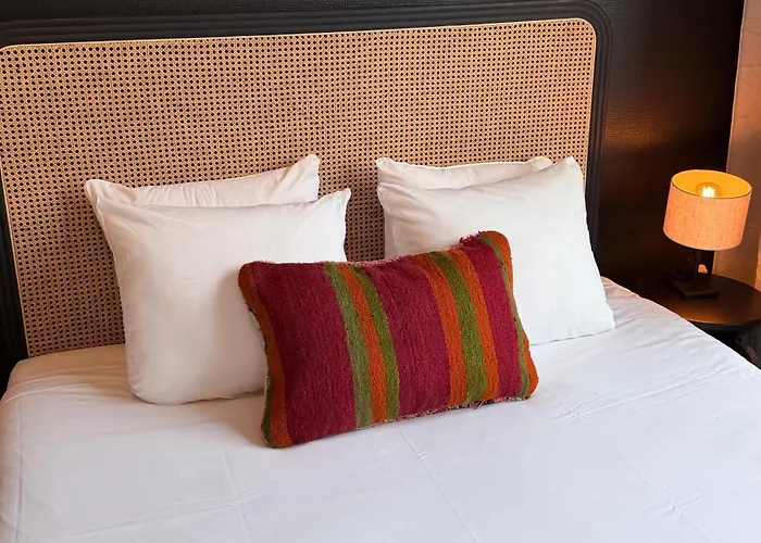 Appartement Cosy 2-bedroom For 4 Guests Near Sint-pieters Station, Perfect For Exploring Historic *