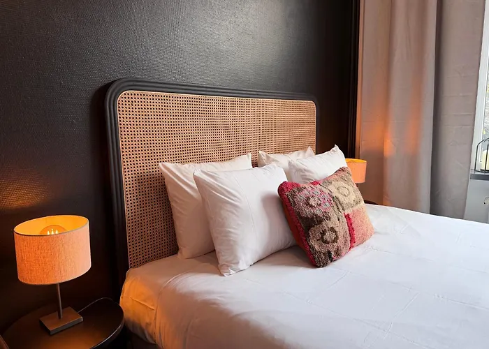 Cosy 2-bedroom For 4 Guests Near Sint-pieters Station, Perfect For Exploring Historic Appartement *