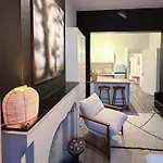 Cosy 2-bedroom For 4 Guests Near Sint-pieters Station, Perfect For Exploring Historic Apartament *