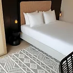 Cosy 2-bedroom For 4 Guests Near Sint-pieters Station, Perfect For Exploring Historic *