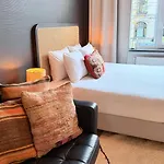Apartament Cosy 2-bedroom For 4 Guests Near Sint-pieters Station, Perfect For Exploring Historic