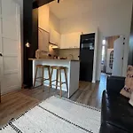 Апартаменты Cosy 2-bedroom For 4 Guests Near Sint-pieters Station, Perfect For Exploring Historic
