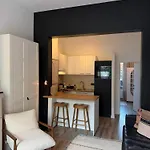 Cosy 2-bedroom For 4 Guests Near Sint-pieters Station, Perfect For Exploring Historic Апартаменты