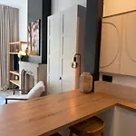 Cosy 2-bedroom For 4 Guests Near Sint-pieters Station, Perfect For Exploring Historic