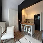 Апартаменты Cosy 2-bedroom For 4 Guests Near Sint-pieters Station, Perfect For Exploring Historic *