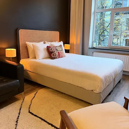 Cosy 2-bedroom For 4 Guests Near Sint-pieters Station, Perfect For Exploring Historic *