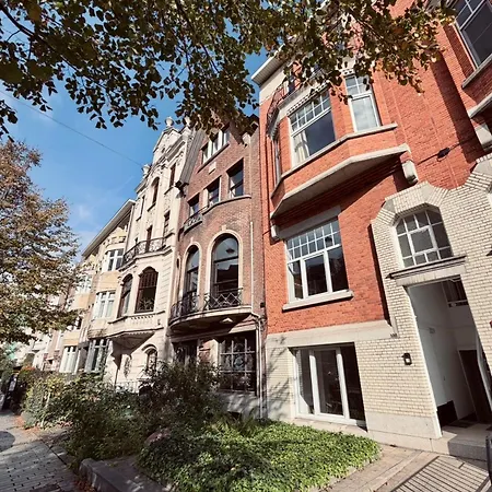 Cosy 2-bedroom For 4 Guests Near Sint-pieters Station, Perfect For Exploring Historic 公寓 根特