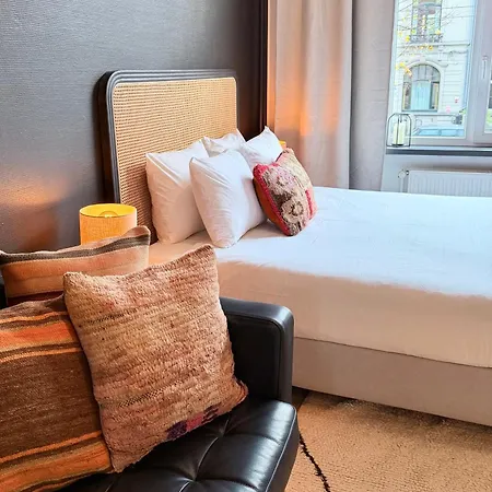 Апартаменты Cosy 2-bedroom For 4 Guests Near Sint-pieters Station, Perfect For Exploring Historic Гент