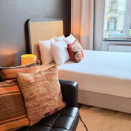 Appartement Cosy 2-bedroom For 4 Guests Near Sint-pieters Station, Perfect For Exploring Historic