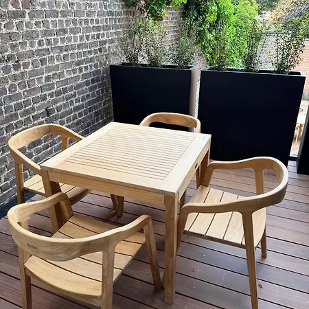 Cosy 2-bedroom For 4 Guests Near Sint-pieters Station, Perfect For Exploring Historic Appartamento *