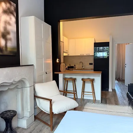 Cosy 2-bedroom For 4 Guests Near Sint-pieters Station, Perfect For Exploring Historic Гент