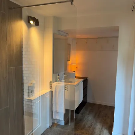 Cosy 2-bedroom For 4 Guests Near Sint-pieters Station, Perfect For Exploring Historic Appartamento