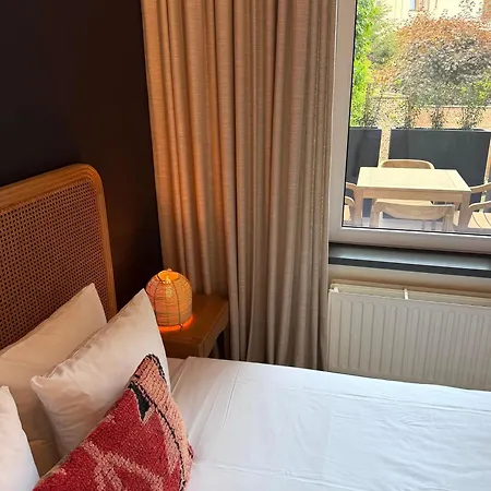 Cosy 2-bedroom For 4 Guests Near Sint-pieters Station, Perfect For Exploring Historic Appartamento Gand